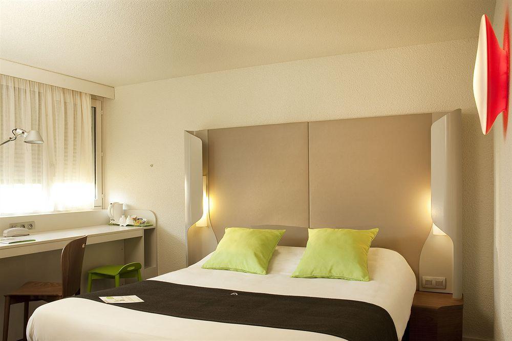 Campanile Lyon Est Aeroport Saint Exupery Hotel Kültér fotó