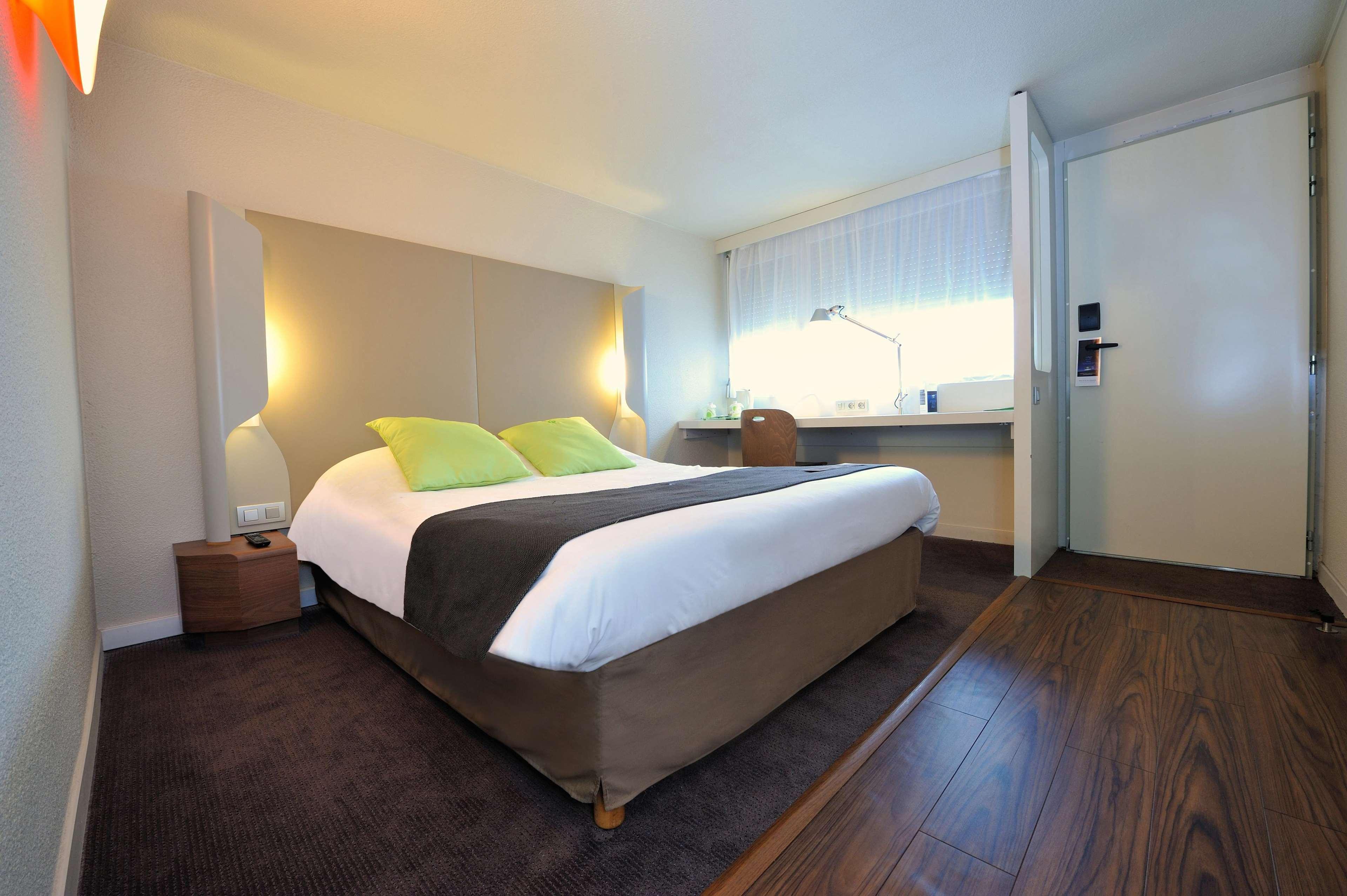 Campanile Lyon Est Aeroport Saint Exupery Hotel Kültér fotó